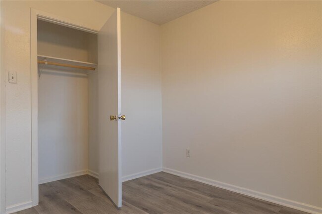 Building Photo - 1430 TX-46