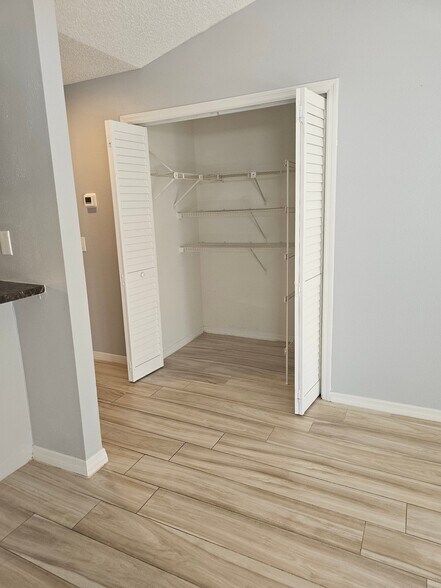 Building Photo - 6391 Gateway Ave