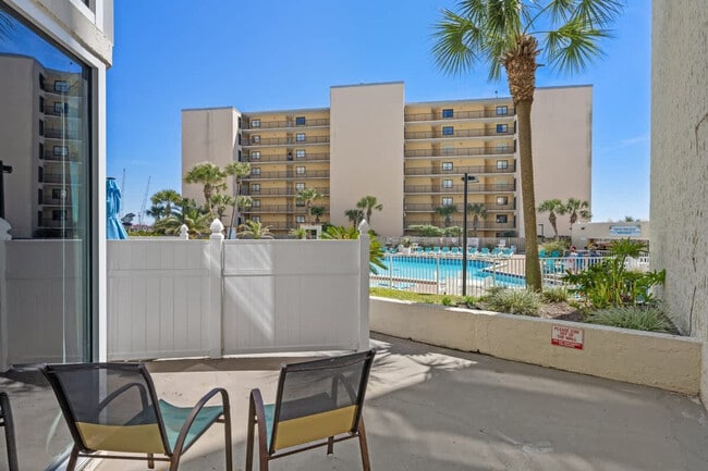 Building Photo - 8817 S Thomas Dr