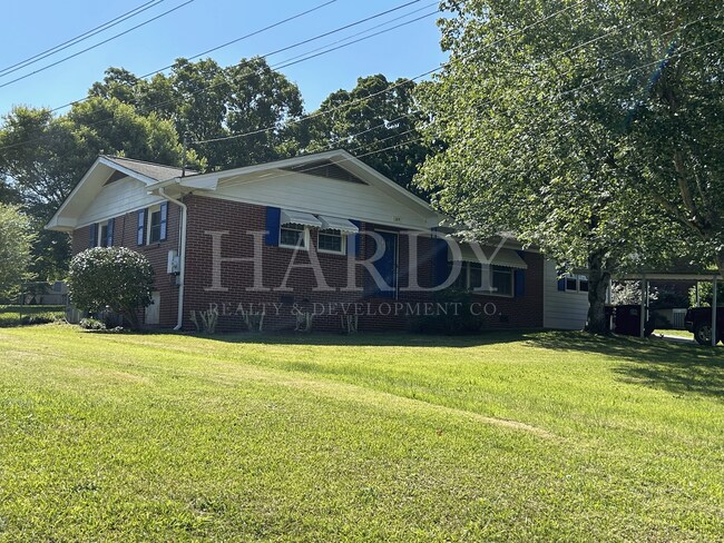 Building Photo - 2703 Lakeridge Cir NW