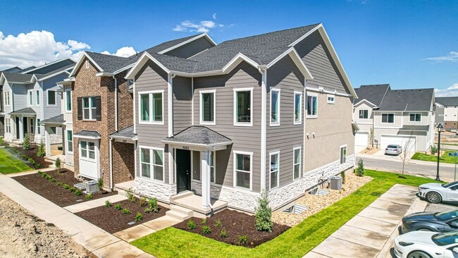 Building Photo - NEW *No Security Deposit Required Upfront!    2024 Townhome With Move In Special!