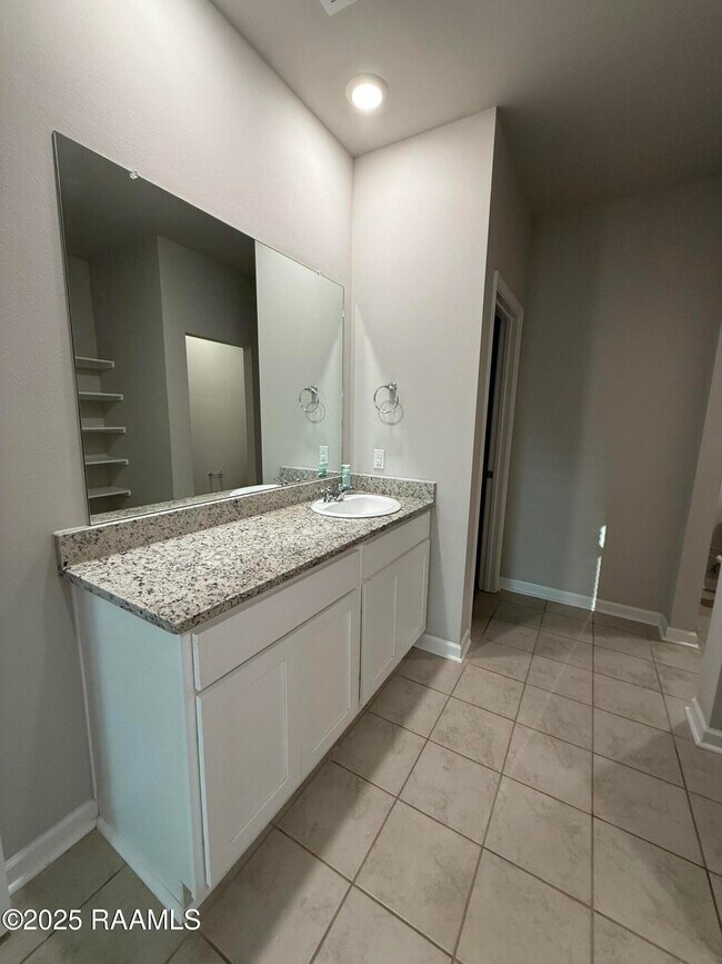 Building Photo - 200 Broussard Hl Dr