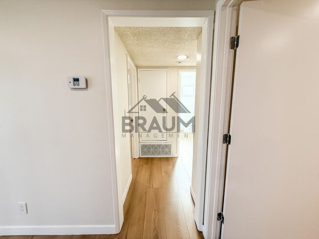 Building Photo - 6039 Whitsett Ave