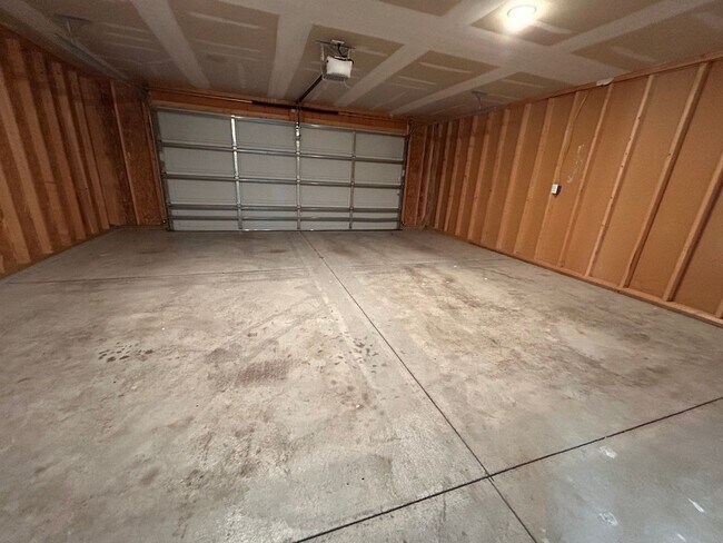 Building Photo - 1611-1613Dugan