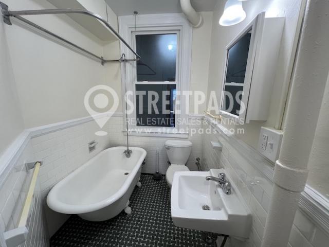 Building Photo - 2 bedroom in Cambridge MA 02139