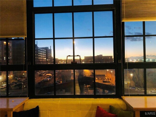 Building Photo - 701 N 15th St