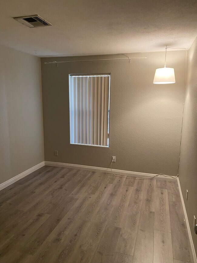 Building Photo - AMERICANA Property Mgmt - 1 bed Condo in Gated Community near The Strip