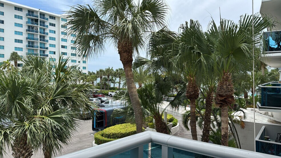 Building Photo - 7501 E Treasure Dr