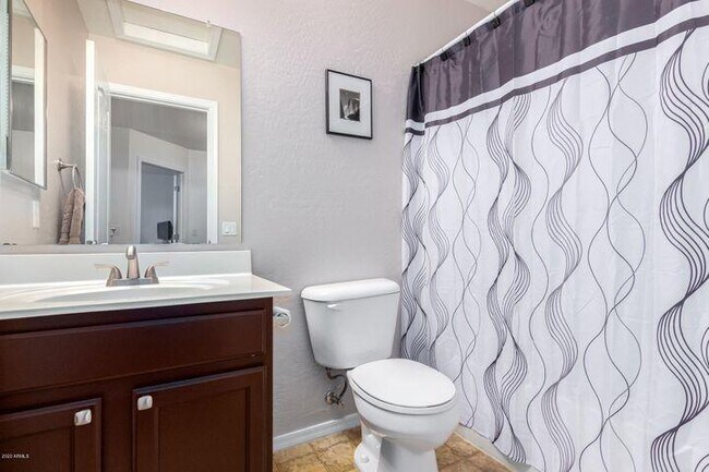 Building Photo - 7022 W Mercer Ln