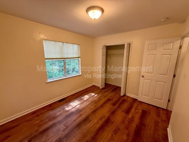 Building Photo - 327 St Thomas Dr