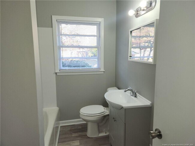 Building Photo - 3231 Rogers Dr