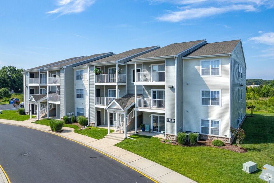 Building Photo - 23033 Meadow Wood Ct