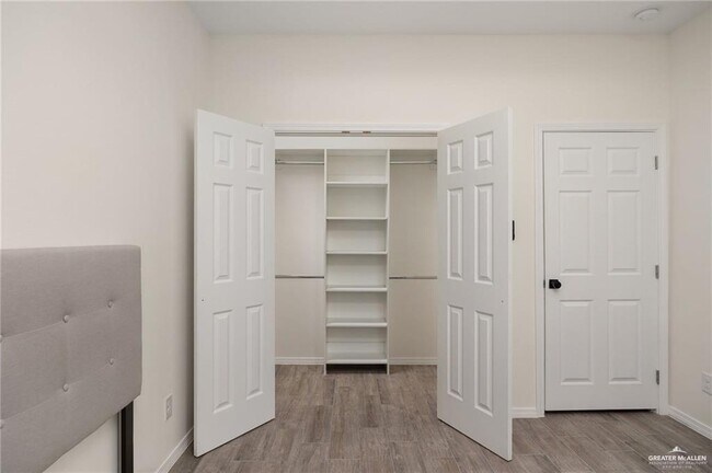 Building Photo - 1605 Karen Dr
