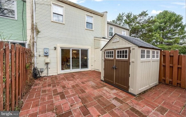 Building Photo - 5822 Burke Manor Ct