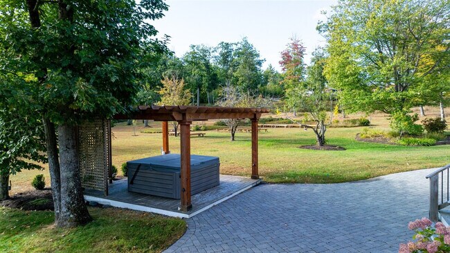 Building Photo - 13 Autumn Ln