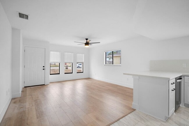 Building Photo - ****SPECIAL 2 WEEKS FREE****  Move-In Ready Cape Coral Home – Newly Remodeled Interior