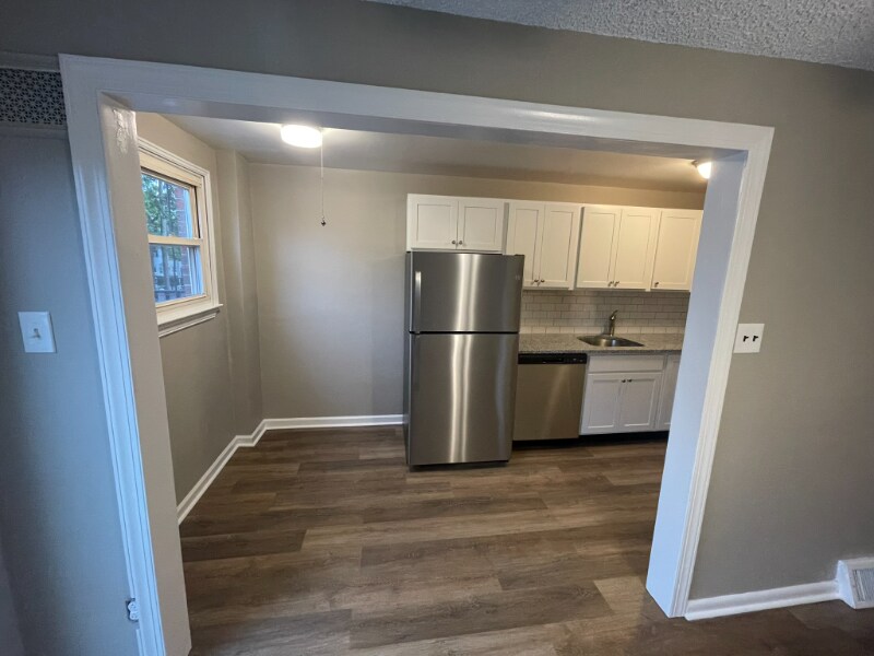 Building Photo - 2207 Delmar Dr