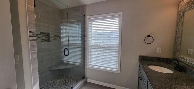 Building Photo - 45 Newnan Lakes Dr