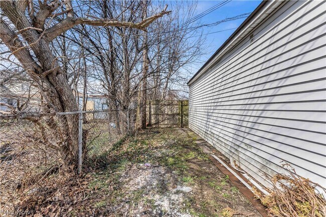 Building Photo - 10613 Sandusky Ave