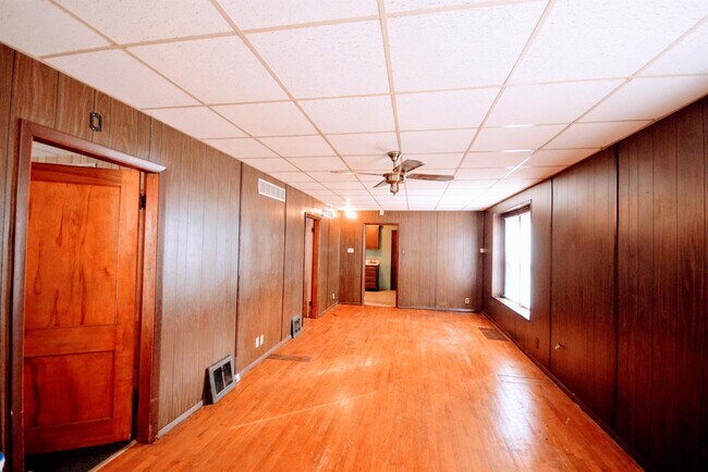 Building Photo - 500 NE Wilson Ave