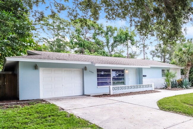 Building Photo - 5795 Hillside St