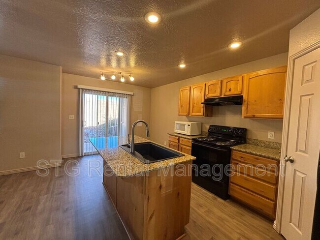 Building Photo - 3155 S Hidden Valley Dr