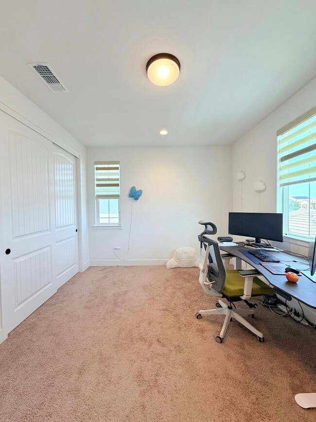 Building Photo - 1676 S Central Pkwy