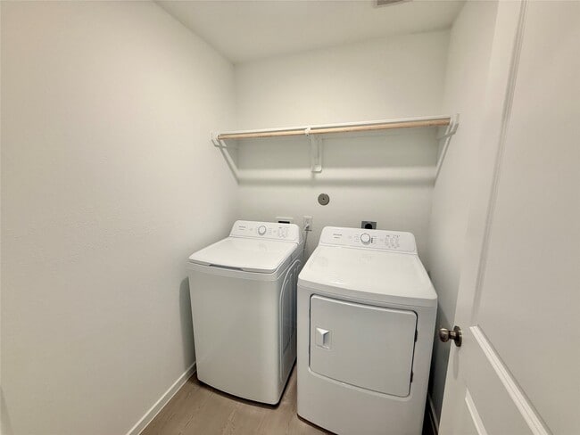 Building Photo - 31506 Pianella Ln