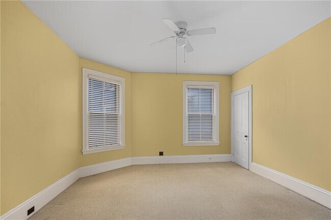 Building Photo - 22 Sycamore St