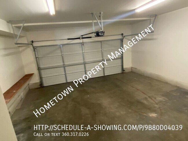 Building Photo - 3 bdrm Townhouse Avail NOW!