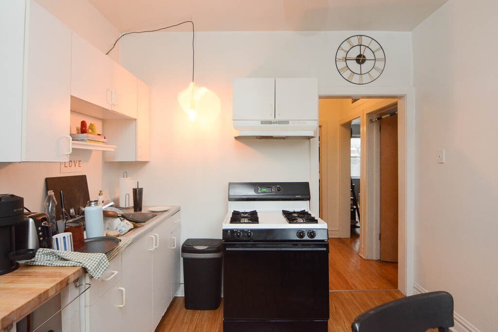 Building Photo - 1915 W Crystal St