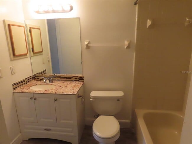 Building Photo - 104 Creekside Way