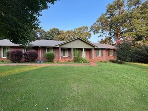 Building Photo - 650 Azalea Dr