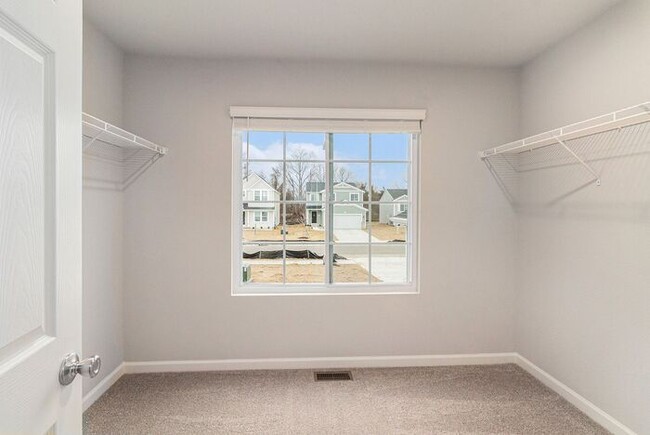 Building Photo - 4394 Pine Creek Dr