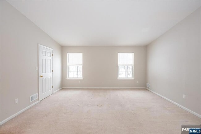 Building Photo - 63 Hickory Way