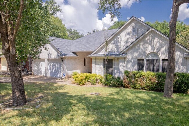 Building Photo - 7764 Yaupon Dr
