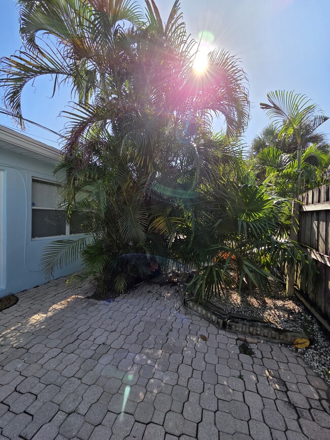 Building Photo - 1008 Macy St