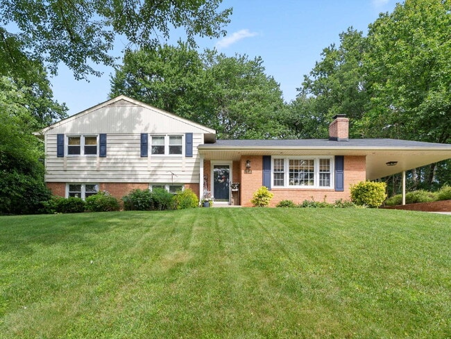 Building Photo - Beautifully Updated Home with Modern Comforts