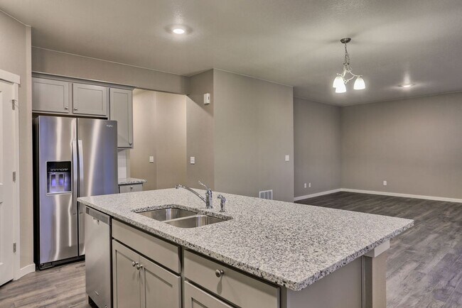 Building Photo - 4 Bedroom home in Windsor