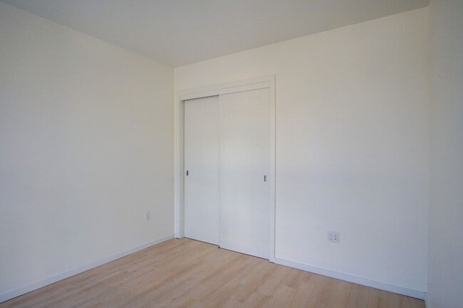 Building Photo - Modern 2-Bedroom w/Washer & Dryer Ready Late March!