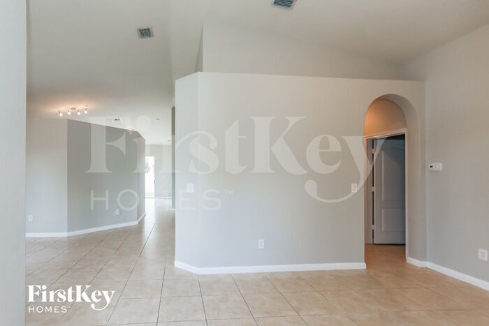 Building Photo - 1700 NE 37th Pl