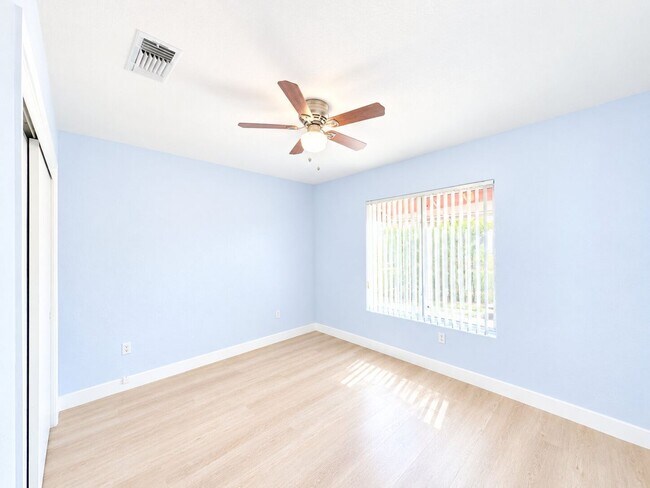 Building Photo - 10924 Button Willow Dr