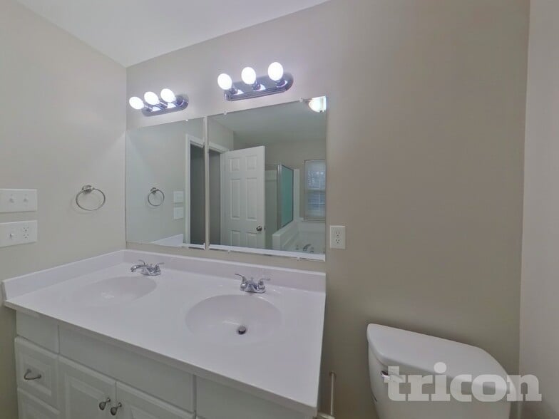 Building Photo - 1725 Josie St