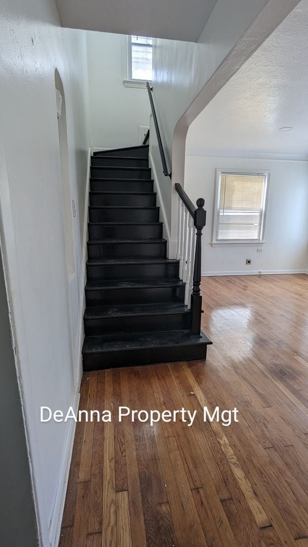 Building Photo - Euclid Single home -3 bedrooms 2 bathrooms