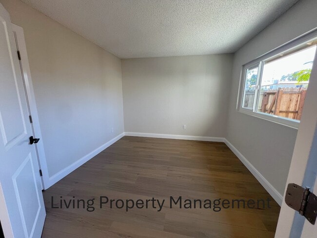 Building Photo - 18912 Valley Cir