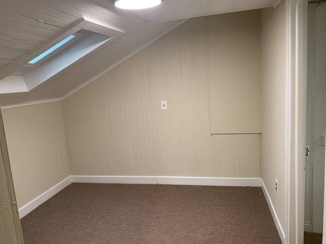 Building Photo - 119 E Main St