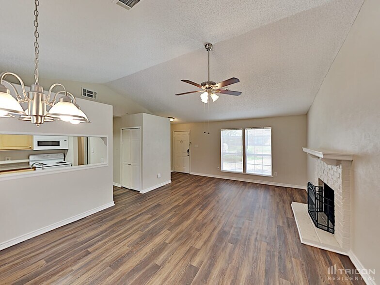 Building Photo - 4628 Moss Rose Dr