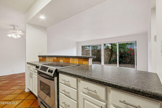 Building Photo - 252 Shadow Mountain Dr