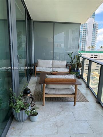 Building Photo - 460 NE 28th St