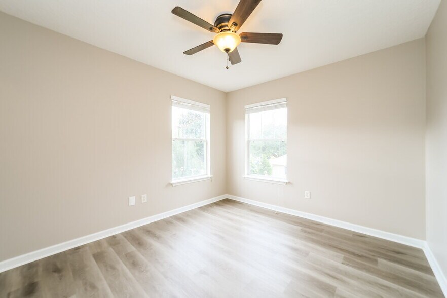Building Photo - 375 Summercove Cir